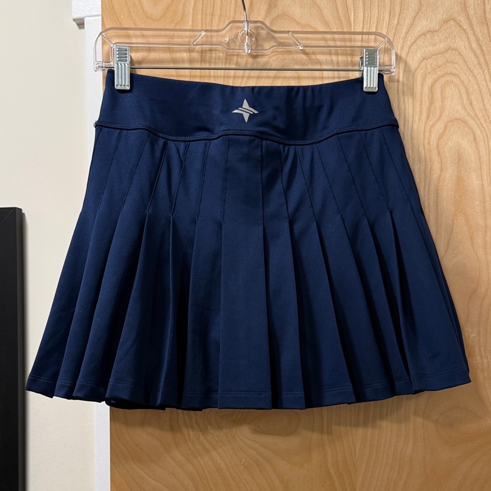 NWOT TUCKERNUCK NAVY BLUE PLEATED SKORT, SIZE XS - Picture 2 of 6